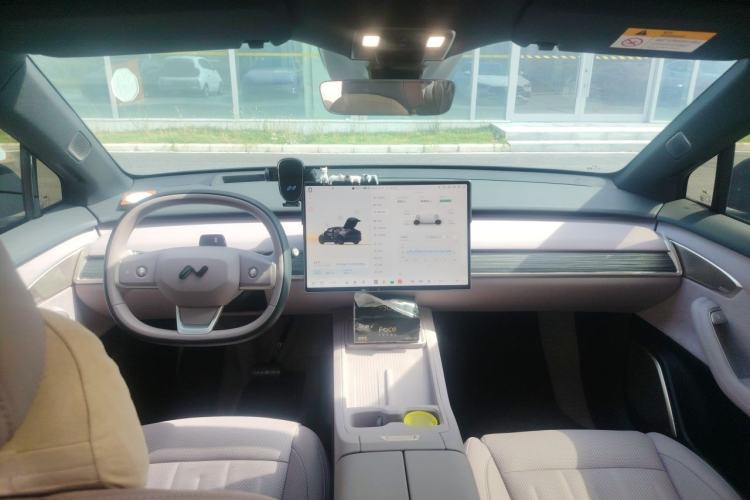 Used ONVO L60 2025 Model—85 kWh Rear-Wheel-Drive Version Center Console