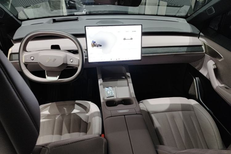 Used ONVO L60 2025 Model—60 kWh Rear-Wheel-Drive Version Center Console