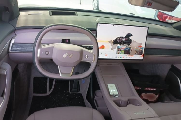 Used ONVO L60 2025 Model—60 kWh All-Wheel-Drive Version Center Console