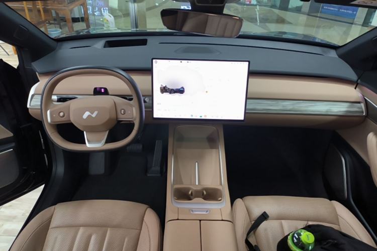 Used ONVO L60 2025 Model—60 kWh All-Wheel-Drive Version Center Console