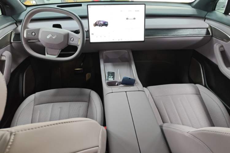 Used ONVO L60 2025 Model—60 kWh Rear-Wheel-Drive Version Center Console