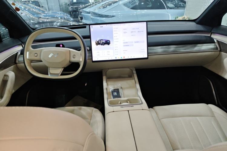 Used ONVO L60 2025 Model—60 kWh All-Wheel-Drive Version Center Console