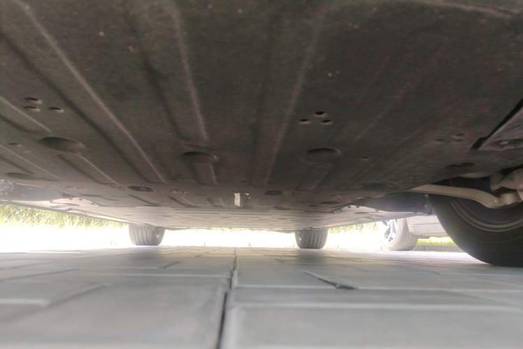 Used ONVO L60 2025 Model—85 kWh Rear-Wheel-Drive Version Chassis Front