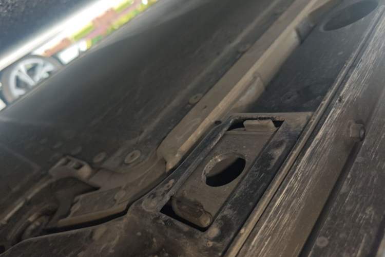 Used ONVO L60 2025 Model—60 kWh All-Wheel-Drive Version Chassis Rear Left