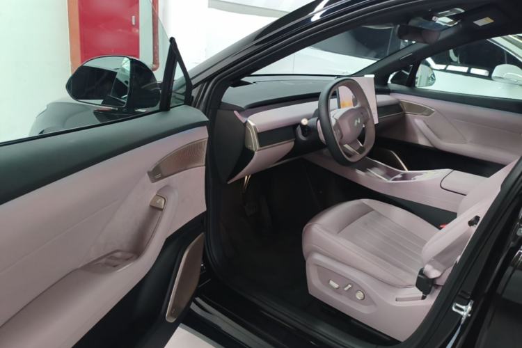 Used ONVO L60 2025 Model—60 kWh Rear-Wheel-Drive Version Driver Seat