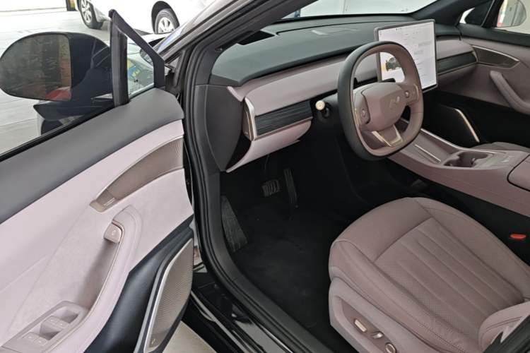 Used ONVO L60 2025 Model—60 kWh Rear-Wheel-Drive Version Driver Seat