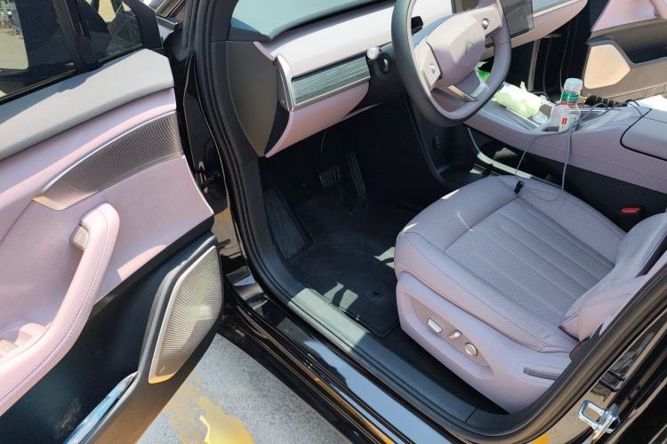 Used ONVO L60 2025 Model—60 kWh Rear-Wheel-Drive Version Driver Seat