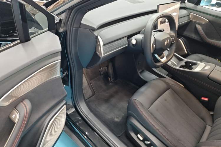 Used ONVO L60 2025 Model, 60kWh Black Knight Special Edition Driver Seat