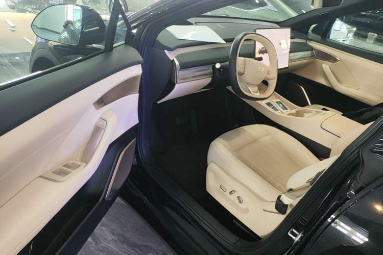 Used ONVO L60 2025 Model—60 kWh All-Wheel-Drive Version Driver Seat