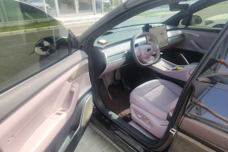 Used ONVO L60 2025 Model—85 kWh Rear-Wheel-Drive Version Driver Seat