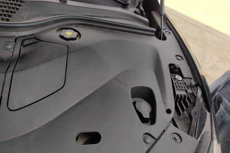 Used ONVO L60 2025 Model—60 kWh All-Wheel-Drive Version Engine Bay Left