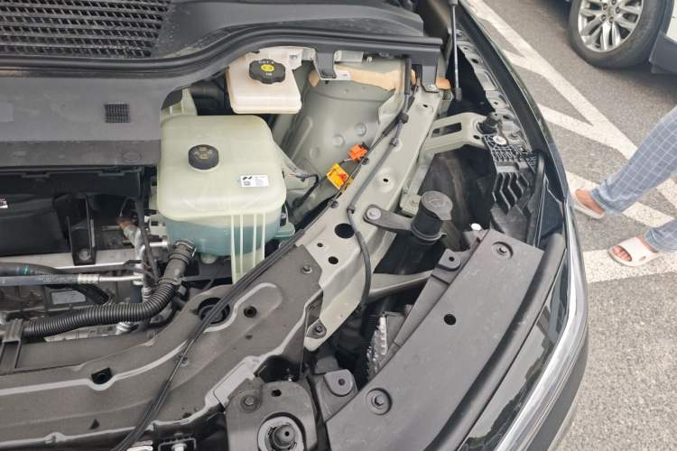 Used ONVO L60 2025 Model—60 kWh All-Wheel-Drive Version Engine Bay Left