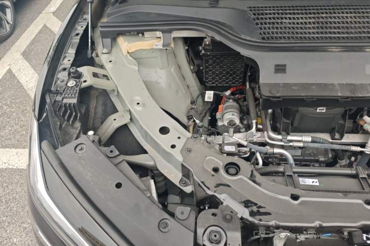 Used ONVO L60 2025 Model—60 kWh All-Wheel-Drive Version Engine Bay Right