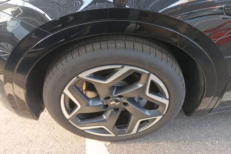 Used ONVO L60 2025 Model—60 kWh All-Wheel-Drive Version Exterior 4