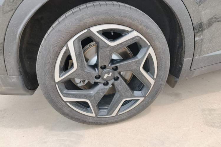 Used ONVO L60 2025 Model—60 kWh All-Wheel-Drive Version Exterior 5
