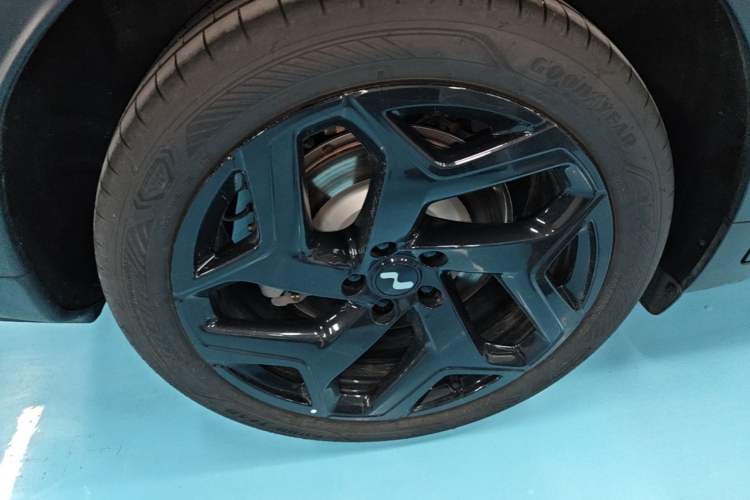 Used ONVO L60 2025 Model, 60kWh Black Knight Special Edition Exterior 5