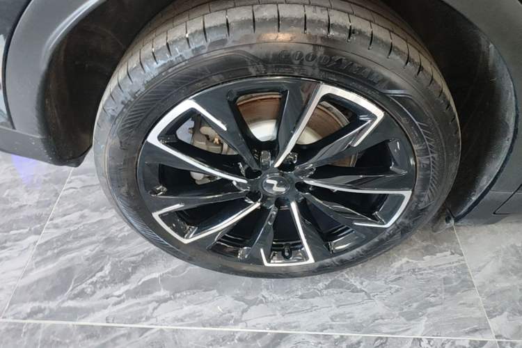 Used ONVO L60 2025 Model—60 kWh All-Wheel-Drive Version Exterior 5