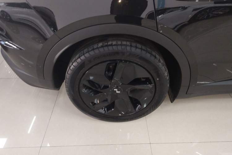Used ONVO L60 2025 Model—60 kWh Rear-Wheel-Drive Version Exterior 8