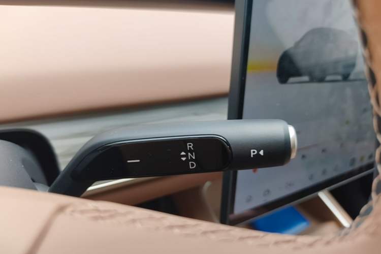 Used ONVO L60 2025 Model—60 kWh All-Wheel-Drive Version Gear Lever