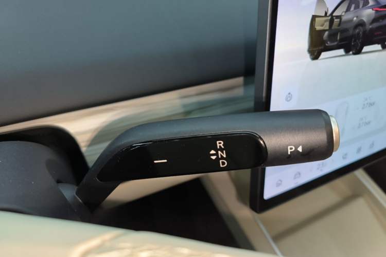 Used ONVO L60 2025 Model—60 kWh All-Wheel-Drive Version Gear Lever