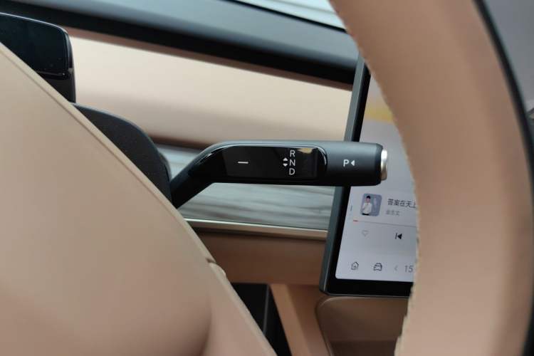 Used ONVO L60 2025 Model—60 kWh All-Wheel-Drive Version Gear Lever