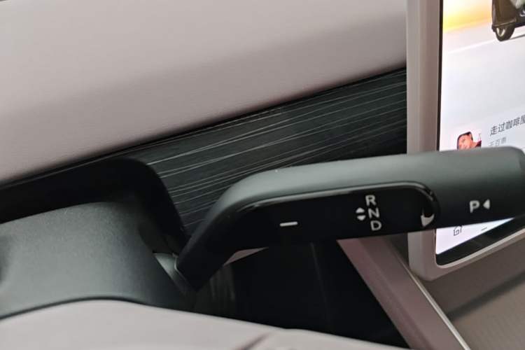 Used ONVO L60 2025 Model—60 kWh Rear-Wheel-Drive Version Gear Lever