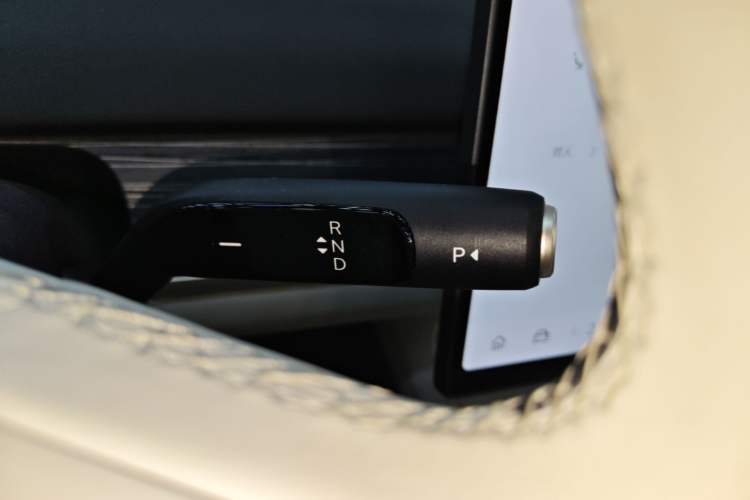 Used ONVO L60 2025 Model—60 kWh All-Wheel-Drive Version Gear Lever