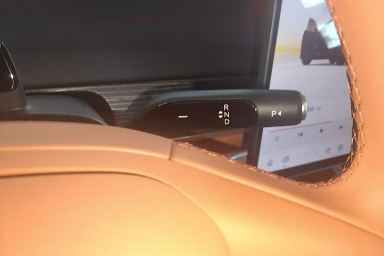 Used ONVO L60 2025 Model—60 kWh Rear-Wheel-Drive Version Gear Lever