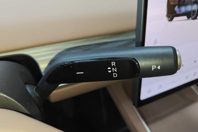 Used ONVO L60 2025 Model—60 kWh All-Wheel-Drive Version Gear Lever