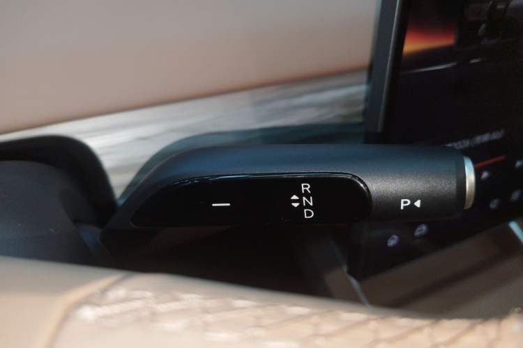 Used ONVO L60 2025 Model—60 kWh Rear-Wheel-Drive Version Gear Lever