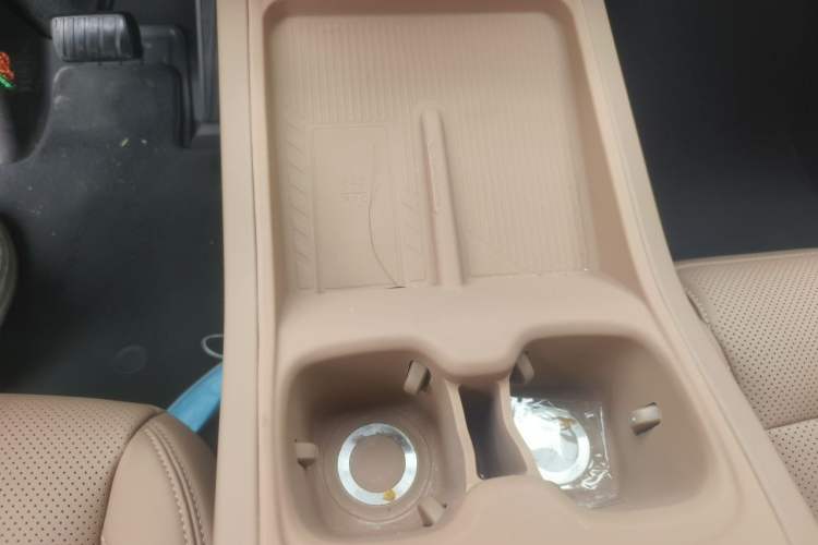 Used ONVO L60 2025 Model—60 kWh Rear-Wheel-Drive Version Gear Lever