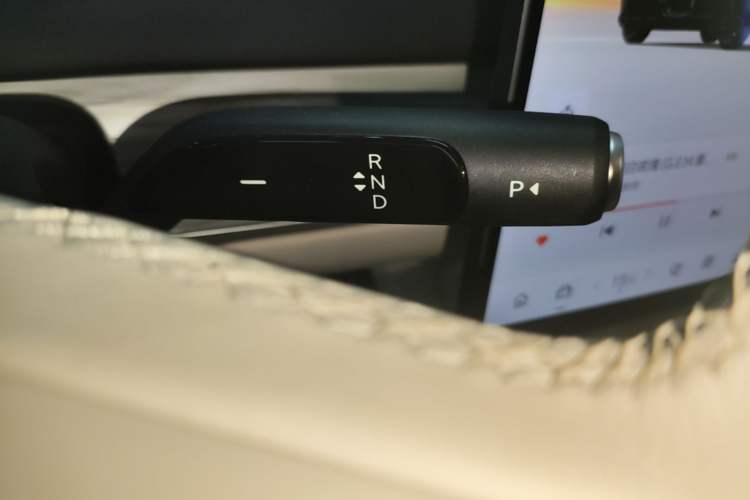 Used ONVO L60 2025 Model—60 kWh All-Wheel-Drive Version Gear Lever