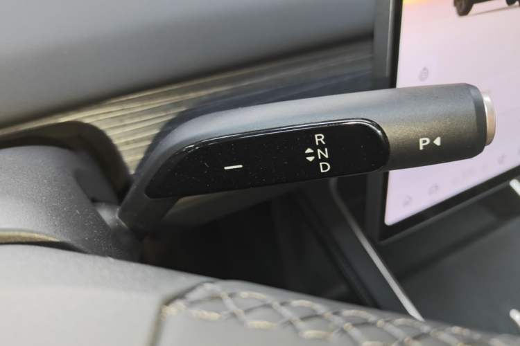 Used ONVO L60 2025 Model—60 kWh Rear-Wheel-Drive Version Gear Lever