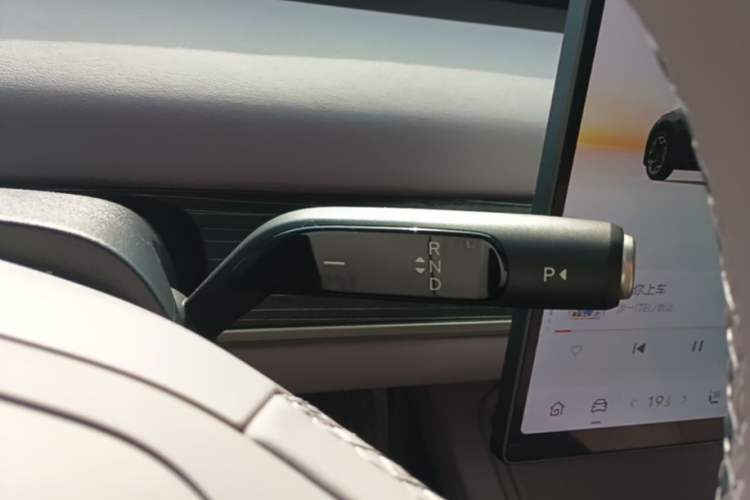 Used ONVO L60 2025 Model—60 kWh All-Wheel-Drive Version Gear Lever