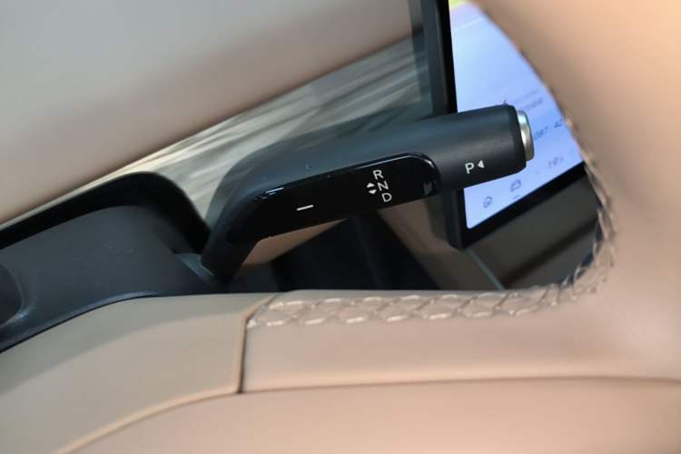 Used ONVO L60 2025 Model—60 kWh All-Wheel-Drive Version Gear Lever