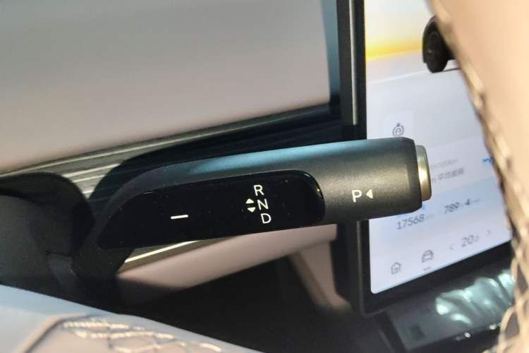 Used ONVO L60 2025 Model—85 kWh Rear-Wheel-Drive Version Gear Lever