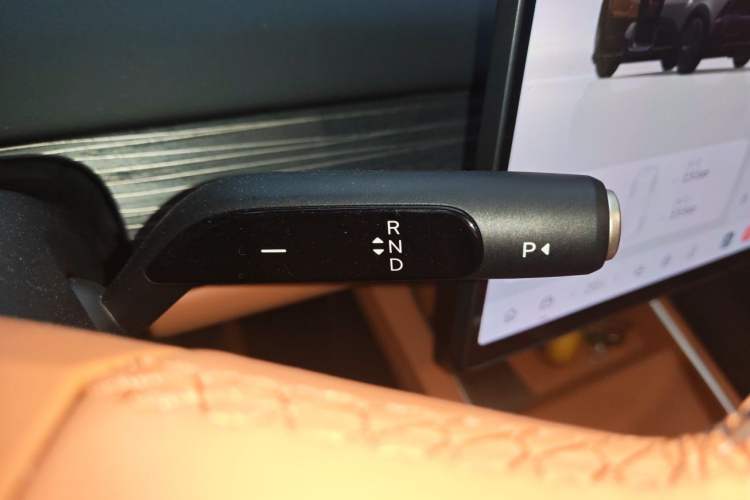 Used ONVO L60 2025 Model—60 kWh Rear-Wheel-Drive Version Gear Lever