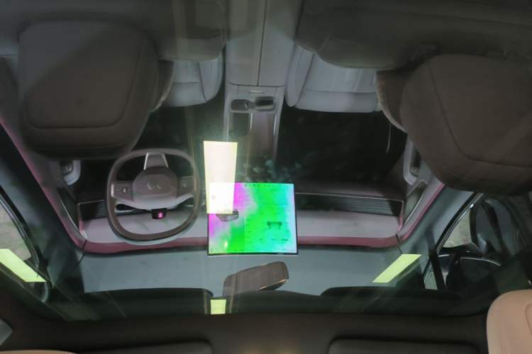 Used ONVO L60 2025 Model—60 kWh Rear-Wheel-Drive Version Headliner