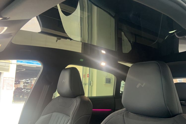 Used ONVO L60 2025 Model—60 kWh Rear-Wheel-Drive Version Headliner