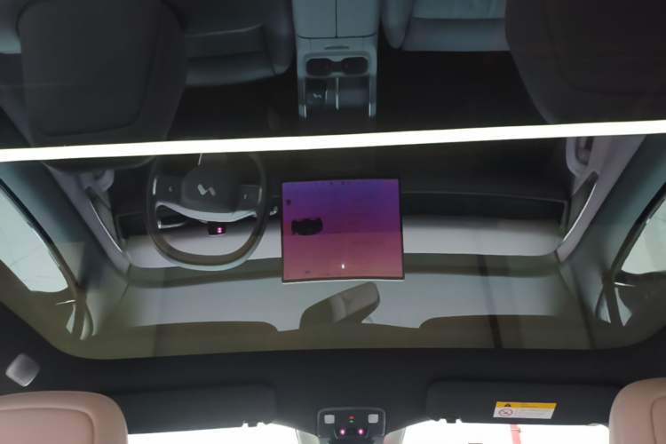 Used ONVO L60 2025 Model—60 kWh Rear-Wheel-Drive Version Headliner