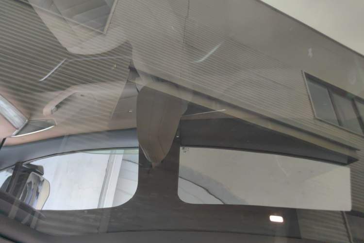 Used ONVO L60 2025 Model—60 kWh All-Wheel-Drive Version Headliner