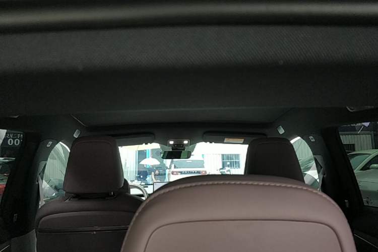 Used ONVO L60 2025 Model—60 kWh Rear-Wheel-Drive Version Headliner