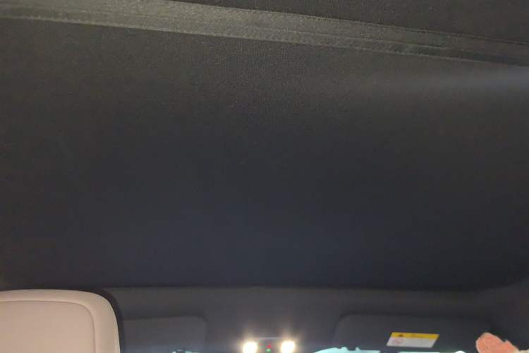 Used ONVO L60 2025 Model—60 kWh Rear-Wheel-Drive Version Headliner
