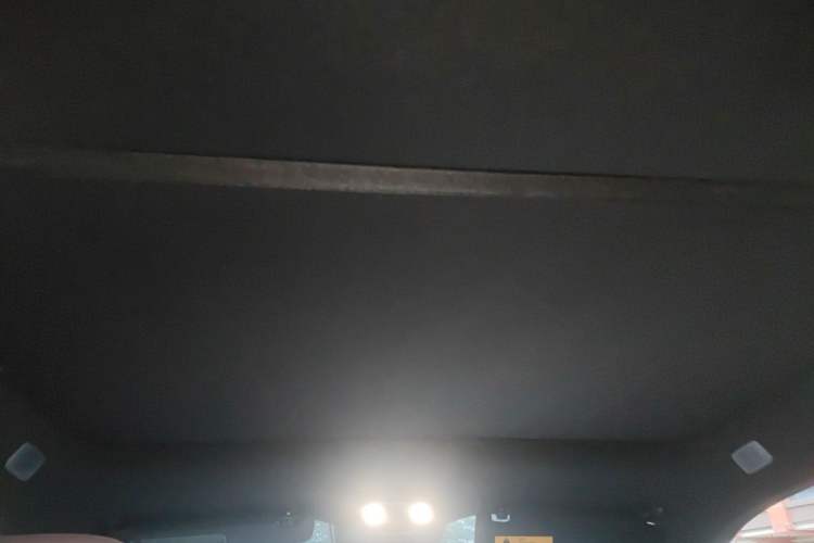 Used ONVO L60 2025 Model—60 kWh Rear-Wheel-Drive Version Headliner