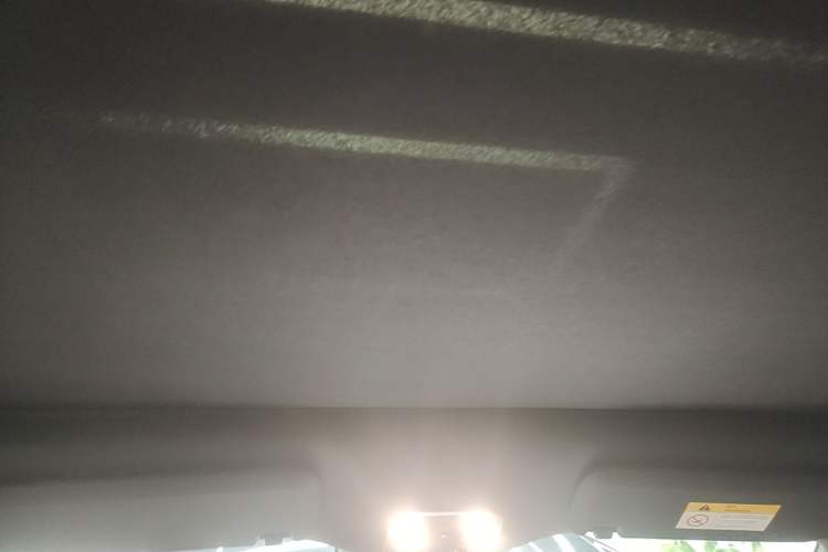 Used ONVO L60 2025 Model—60 kWh Rear-Wheel-Drive Version Headliner