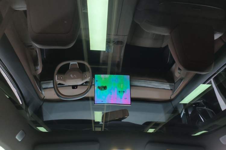Used ONVO L60 2025 Model—60 kWh All-Wheel-Drive Version Headliner