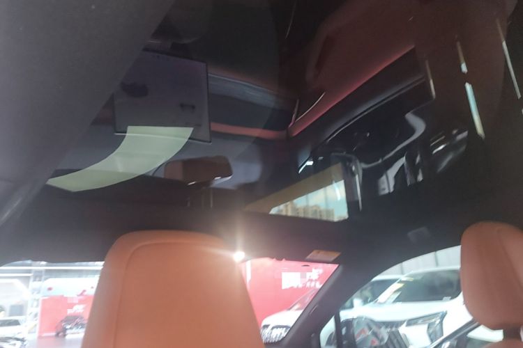 Used ONVO L60 2025 Model—60 kWh Rear-Wheel-Drive Version Headliner