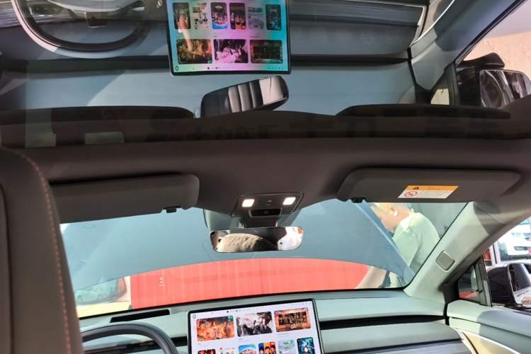 Used ONVO L60 2025 Model, 60kWh Black Knight Special Edition Headliner