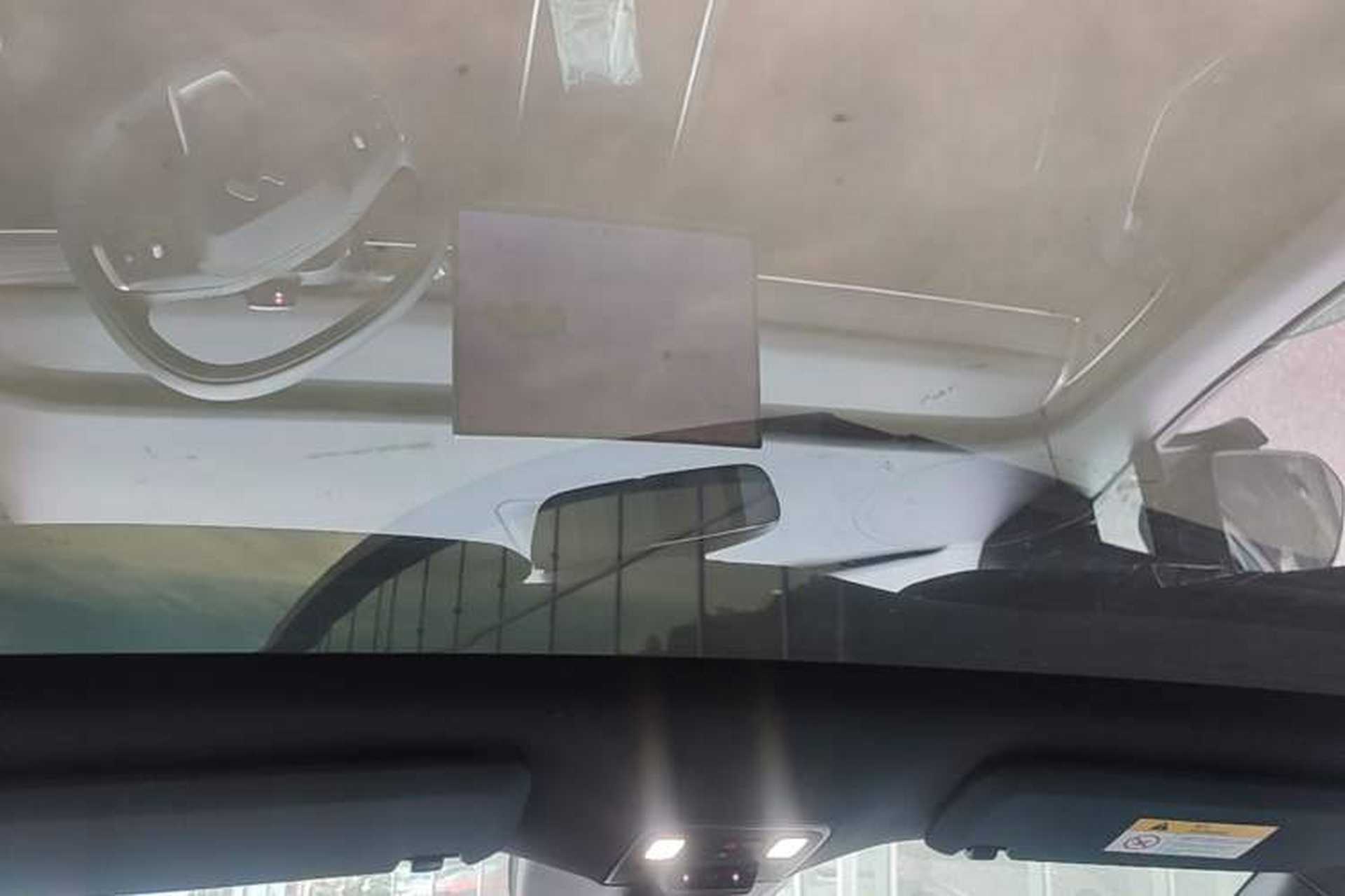 Used ONVO L60 2025 Model—60 kWh All-Wheel-Drive Version Headliner