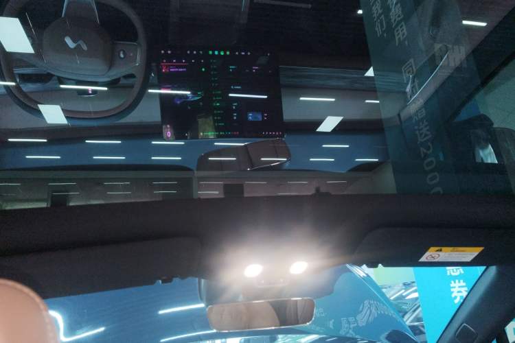 Used ONVO L60 2025 Model—60 kWh Rear-Wheel-Drive Version Headliner
